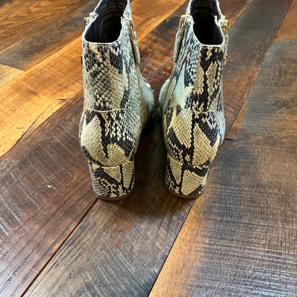 Cole Haan Grand EVA Embossed Leather Snake Print Ankle Boots Women’s 8.5 - Picture 3 of 8